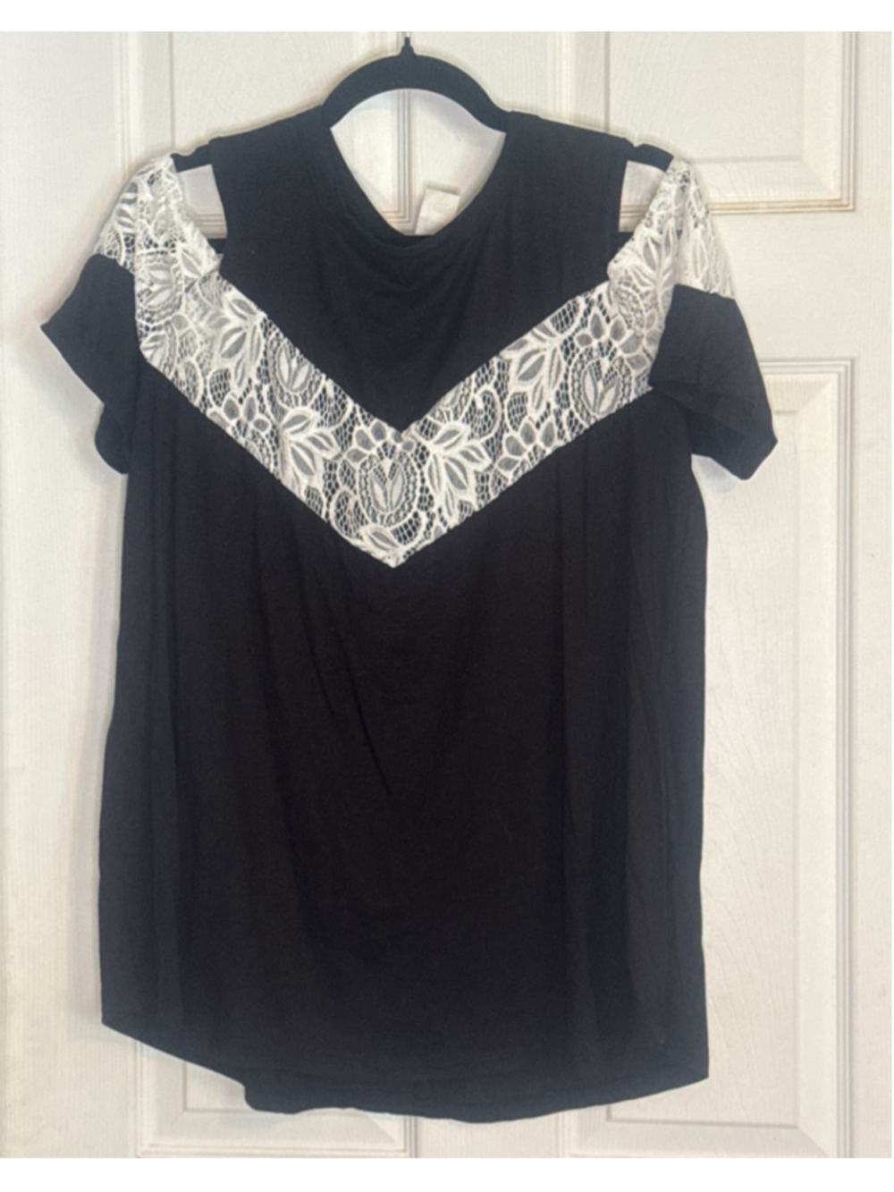 HEIMISH U.S.A Black & White Lace Cold Shoulder Tee L